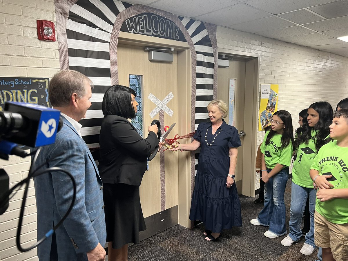 🎉 Excited to celebrate the 11th Ben Carson room! Huge thanks to Jones Elementary for their creativity and hard work. 🙌 A special shoutout to Dr. Ben Carson, Mrs. Candy Carson, the Stallings family, and Mrs. Duewall and her amazing team!