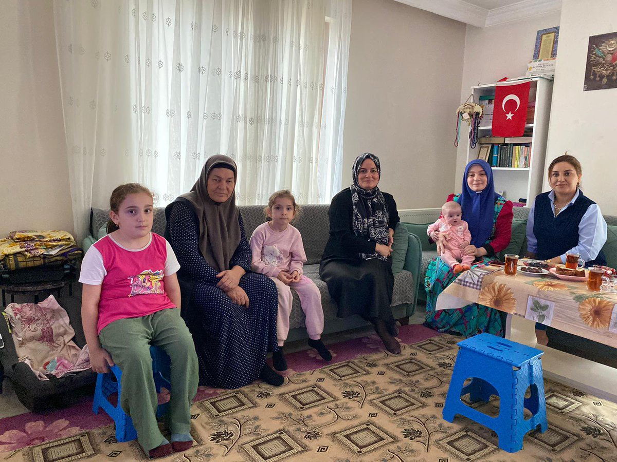 AK Kadın İzmit (@akkadinizmit41) on Twitter photo İlçe Kadın Kolları Başkanımız <a href="/Pnaratabay1/">Pınar ATABAY</a> ile beraber, Fatima Kayagül’e dünyaya yeni gelen bebeği sebebiyle göz aydınlığı ziyaretinde bulunduk.
📍Kadıköy Mah.
<a href="/aysekesir/">Ayşe Keşir 🇹🇷🇹🇷🇹🇷</a>
<a href="/erkankandemir/">Erkan Kandemir</a> İlçe Kadın Kolları Başkanımız <a href="/Pnaratabay1/">Pınar ATABAY</a> ile beraber, Fatima Kayagül’e dünyaya yeni gelen bebeği sebebiyle göz aydınlığı ziyaretinde bulunduk.
📍Kadıköy Mah.
<a href="/aysekesir/">Ayşe Keşir 🇹🇷🇹🇷🇹🇷</a>
<a href="/erkankandemir/">Erkan Kandemir</a>