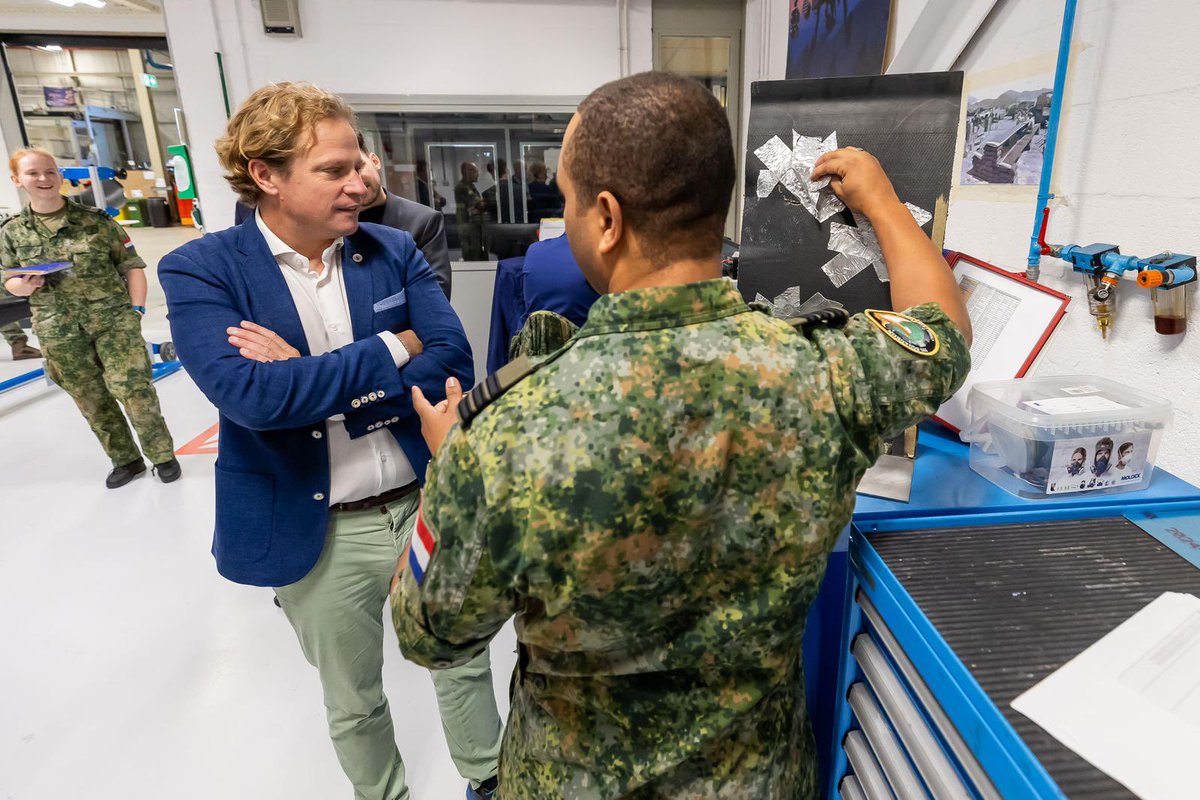 DefensieStas's tweet image. Het Air Support Command is cruciaal voor onze @Kon_Luchtmacht. 

Dankzij de toewijding van het personeel en de samenwerking met civiele partners blijft onze luchtmacht op topniveau opereren. 

Hun vakmanschap zorgt ervoor dat Nederland veilig blijft, nu en in de toekomst.