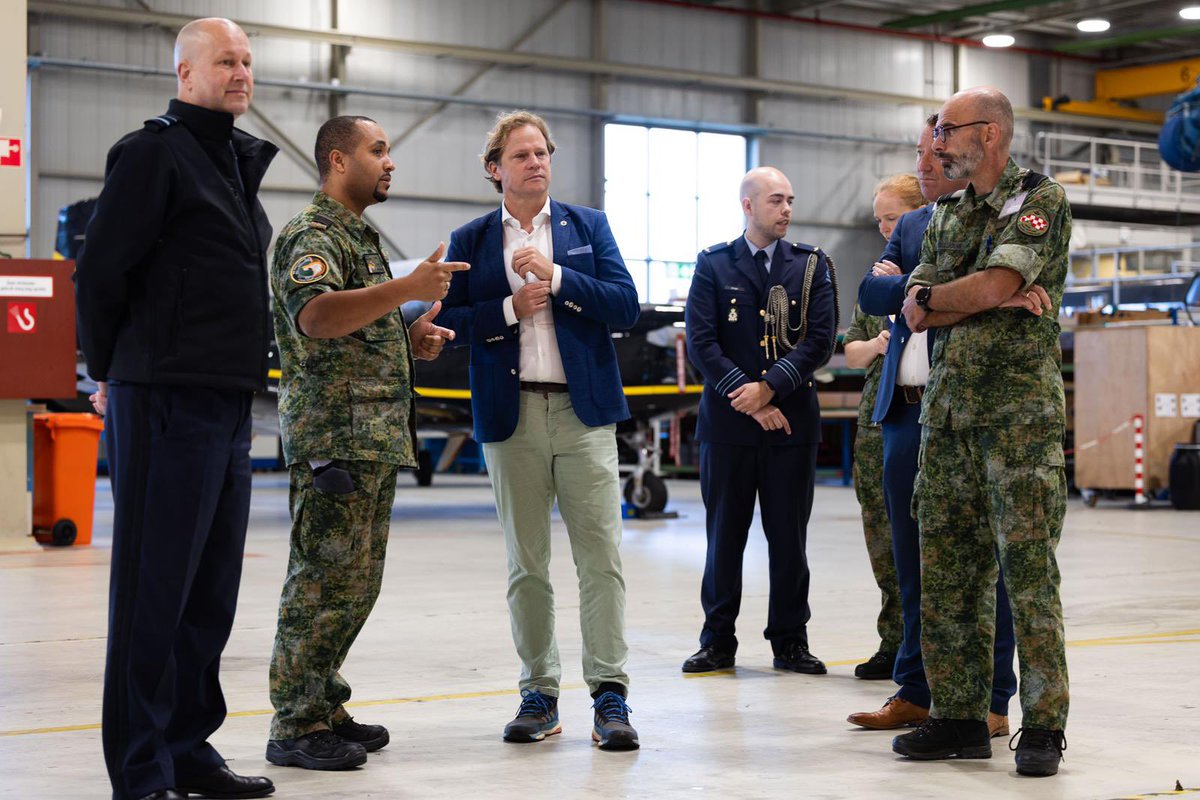 DefensieStas's tweet image. Het Air Support Command is cruciaal voor onze @Kon_Luchtmacht. 

Dankzij de toewijding van het personeel en de samenwerking met civiele partners blijft onze luchtmacht op topniveau opereren. 

Hun vakmanschap zorgt ervoor dat Nederland veilig blijft, nu en in de toekomst.