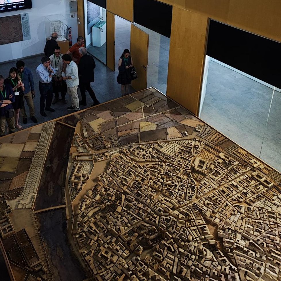 etsaUPV's tweet photo. Esta semana, en conmemoración del Día Mundial de la Arquitectura, les invitamos a visitar la impresionante maqueta de la Valencia del s. XVIII, cedida por Les Corts Valencianes. La ETSA alberga esta obra que permite a estudiantes y visitantes sumergirse en la Valencia de Tosca. https://t.co/IjEZHUhiG2