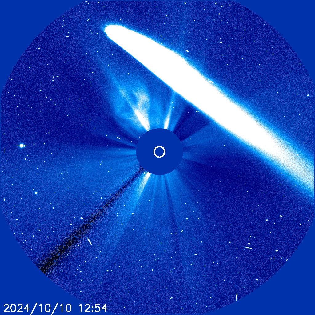 Karl Battams (@sungrazercomets) on Twitter photo Unquestionably the most conspicuous comet <a href="/MissionSoho/">SOHO_Mission</a> has ever seen, even if not technically the brightest 😍☄️ Can't wait to really dig into all the multi-spacecraft data next week! 🤓 Unquestionably the most conspicuous comet <a href="/MissionSoho/">SOHO_Mission</a> has ever seen, even if not technically the brightest 😍☄️ Can't wait to really dig into all the multi-spacecraft data next week! 🤓