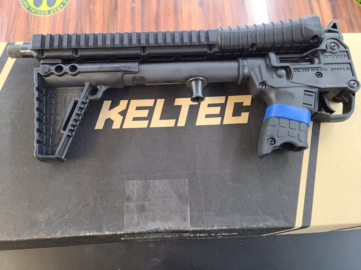 aimwap's tweet photo. KelTec Sub2000 https://t.co/r3QblNB9b4