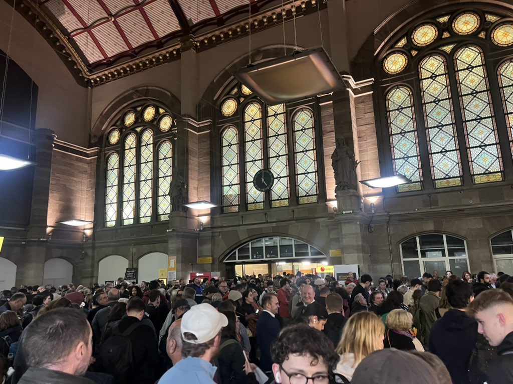 florNEWS's tweet photo. Could be a long night. Still no trains into or out of Gare Central, Strasbourg following  “the release of smoke on a train” earlier. Thousands of stranded travelllers. Regular updates telling us that there are no updates! https://t.co/OL1WoZkPZ2