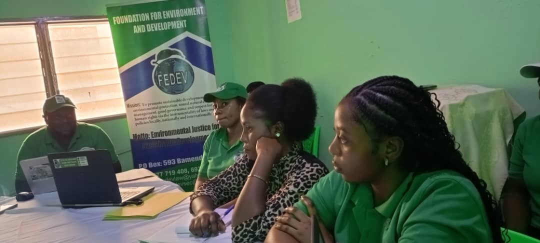 FEDEVLAW1's tweet photo. We keep the ball rolling!. Educating youths and waste pickers of all ages on the important role the y play in waste collection, sorting and disposal in the town of Bamenda.  
#wastemanagement #wasteinCameroon. https://t.co/pIbRxJEsdc