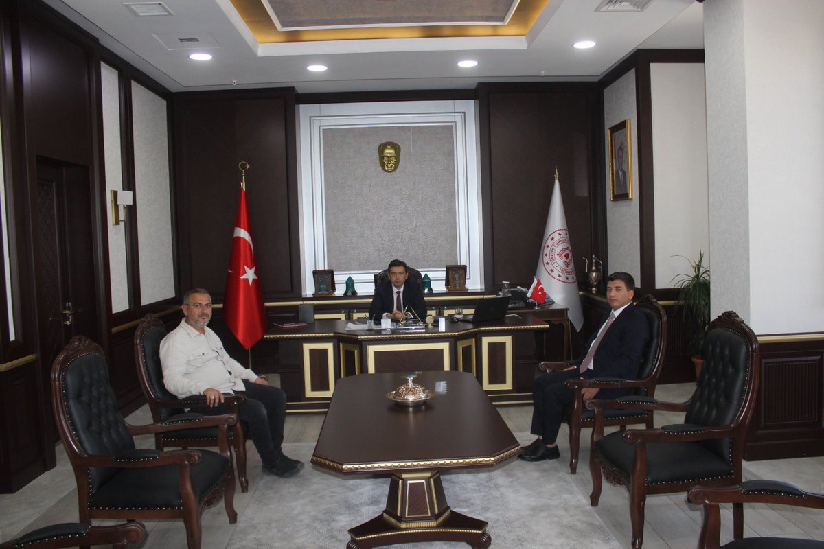 Federasyon’umuz 
KARATAY KAYMAKAMLIĞIMIZA Ziyarette bulundu.
KAYMAKAMIMIZ Cengiz Ayhan ile ilçemizde bulunan Motorlu Taşıt Sürücü Kursları ve Src Kurslarımızın işleyişleriyle ilgili bilgilendirmelerde bulunduk.