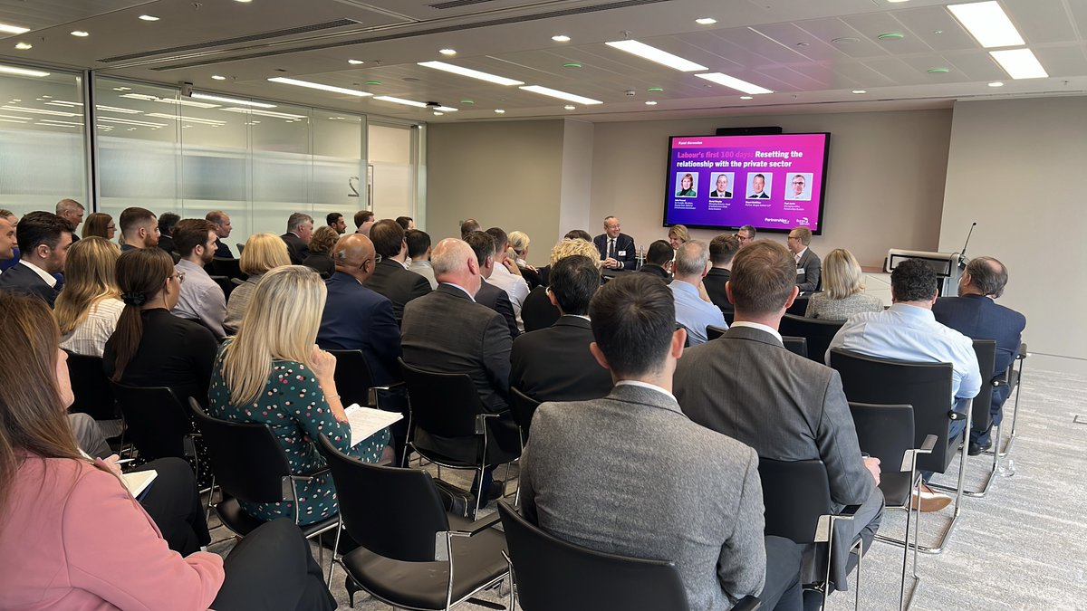 A packed room for our panel discussion on labour's first 100 days and its impact on the private sector with <a href="/BurgesSalmon/">Burges Salmon</a>!
#infrastructure #ppp #sponsored