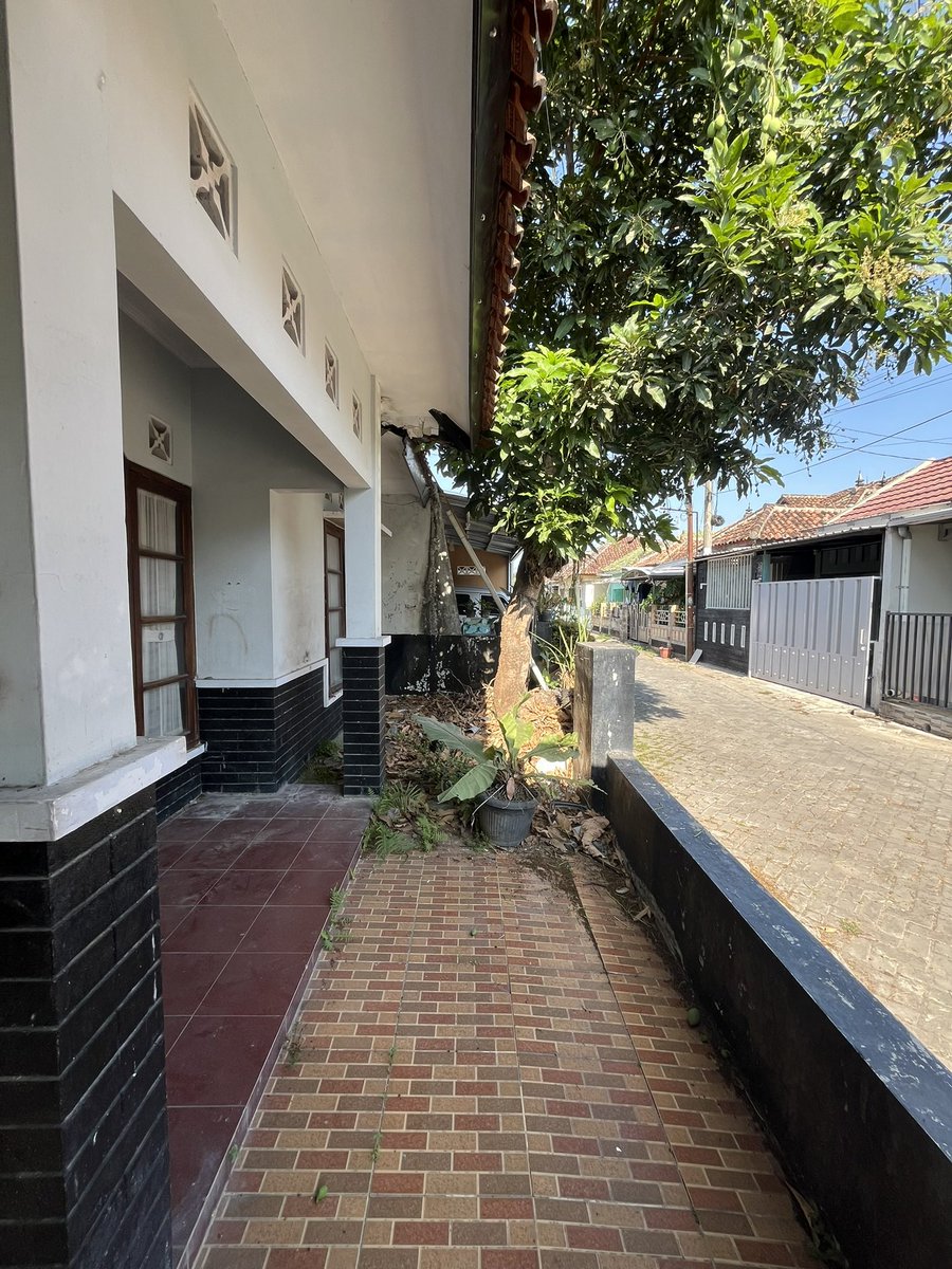 talzapayoga77's tweet image. DIJUAL RUMAH DAERAH GODEAN
Full Bangunan LT: 132m
3 Kamar Tidur &amp;amp; 1 Kamar Mandi
Parkiran/Garasi
Ruang Tamu, Ruang Keluarga
.
Harga: 785Jt
Alamat: Jl.Godean Km 8.5 Sidokarto. Perumahan Pondok Pinang Nomor E2
.
#jualrumahjogja #rumahdijual #jogjaistimewa