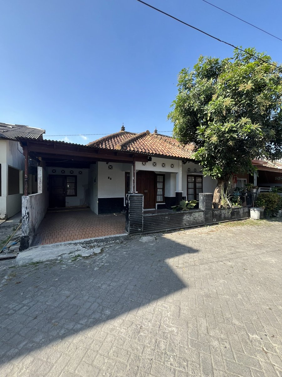 talzapayoga77's tweet image. DIJUAL RUMAH DAERAH GODEAN
Full Bangunan LT: 132m
3 Kamar Tidur &amp;amp; 1 Kamar Mandi
Parkiran/Garasi
Ruang Tamu, Ruang Keluarga
.
Harga: 785Jt
Alamat: Jl.Godean Km 8.5 Sidokarto. Perumahan Pondok Pinang Nomor E2
.
#jualrumahjogja #rumahdijual #jogjaistimewa