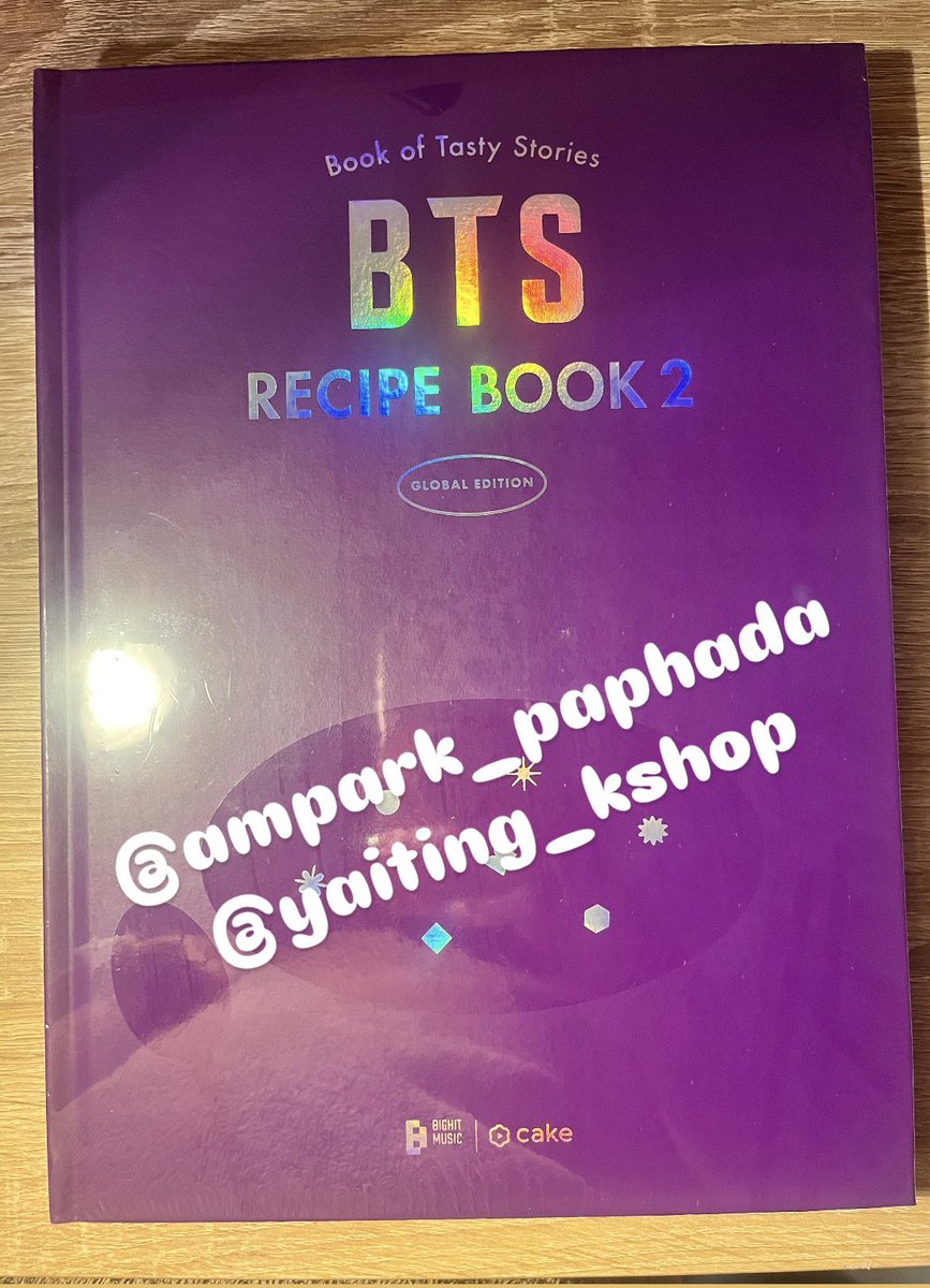 yaiting_kshop's tweet photo. ทุกคนนน ตอนนี้เงินช็อต ด่วนๆ มาซื้อกัน ขายถูกสุดๆ ตังจะไม่มีถึงสิ้นเดือนแล้ว🥹
💜ฟตบ BTS recipe book ไม่แกะซีล
ข้างในเป็นรูปสูตรอาหารที่บังทันทำค่า
💜เล่มละ 550 รวมส่งแล้วค้าบ 
💜สนใจ DM ด่วนค่าาา
#ตลาดนัดบังทัน #ตลาดนัดบีทีเอส #ตลาดนัดbts #ฟตบบังทัน #ของสะสมบังทัน https://t.co/GPefsxBzkp