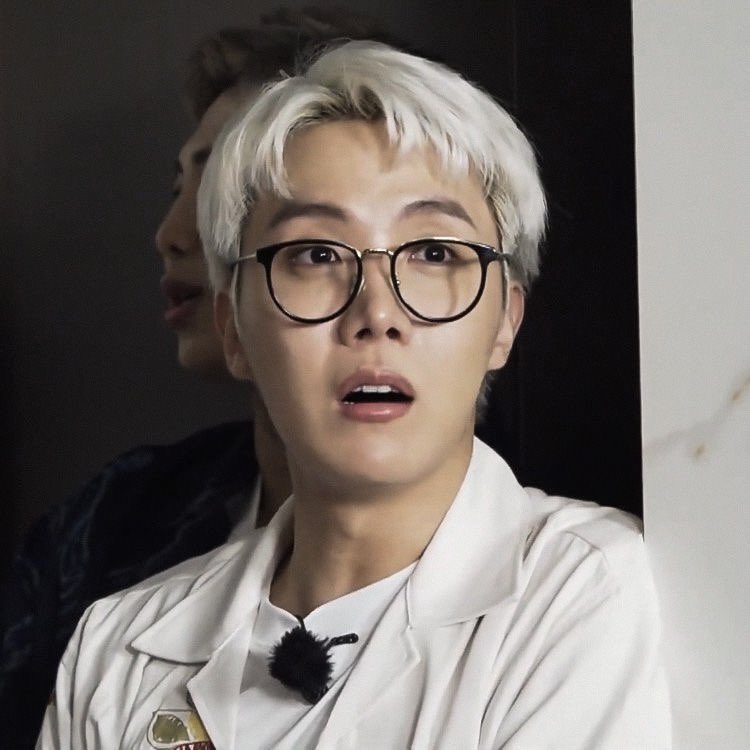 218wrld's tweet image. thinking about nerdy college professor hoseok getting absolutely ruined and mercilessly railed by his student jungkook