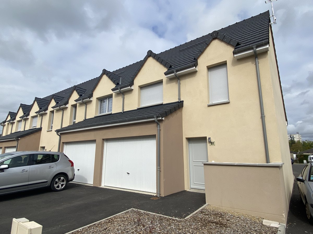 🔑Livraison de la seconde partie des logements à Montreuil-Bellay, avec inauguration de la rue Albert Roux 
Après avoir livré 33 logements collectifs “Vivre son Âge”, nous venons de remettre les clés de 25 logements individuels, en VEFA du type 3 à type 5.