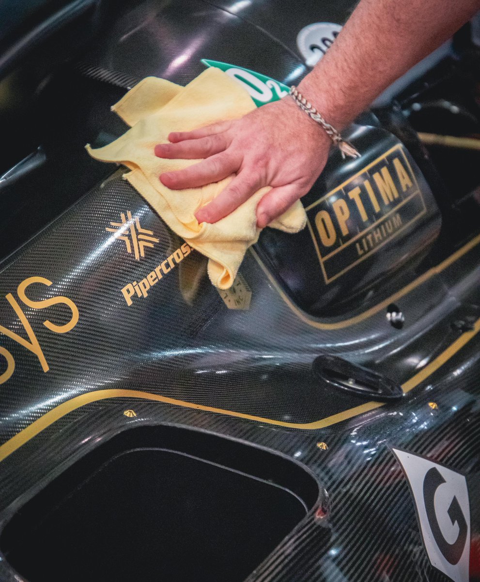 Meguiars's tweet photo. Throwback Thursday with Waterless Wash & Wax with @pipercrossairfilters at SEMA2023
#meguiars #sema #pipecross #tbt https://t.co/2vpfcGUwRr