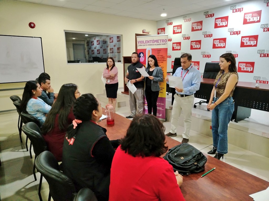 SDH_Zona7's tweet photo. 📍#Loja 
Realizamos sesiones de liberación emocional con el personal del @ECU911_ para promover la salud mental y brindar una atención más efectiva y óptima a las personas víctimas de violencia de género. 

#ElNuevoEcuadorResuelve https://t.co/Fa6B1SbOMr