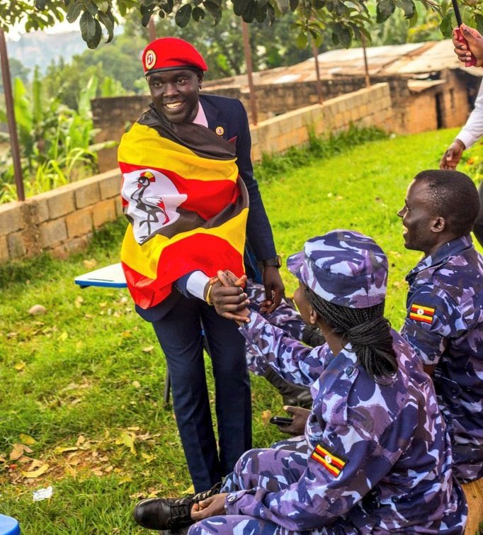 AsiimweErisha's tweet image. Mwebala kola, naye sente z'friday🧺💀 #DeadbeatDads