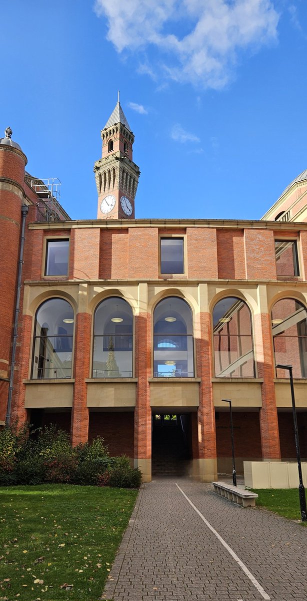 Happy #WorldMentalHealthDay!
If you are around and fancy a confidential chat with a trained mental health champion, drop me a message. It's great to be back <a href="/unibirmingham/">Uni of Birmingham</a>. <a href="/oldjoeclock/">Old Joe</a> is looking glorious in the autumn sunshine
🍂☀️ @thebramall