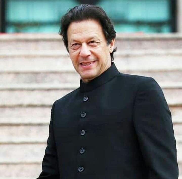 #پاکستان_مانگے_کپتان
#BehindYouSkipper 
You cannot swim for new horizons until you have courage to lose sight of the shore.