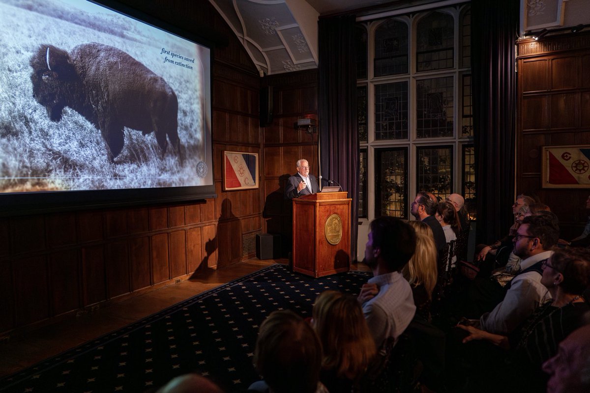 JimBreheny's tweet image. Had the great pleasure of speaking ⁦@ExplorersClub⁩ on the 125th Anniversary of ⁦@BronxZoo⁩  Really nice evening &amp;amp; a great audience. Thanks for inviting me!
