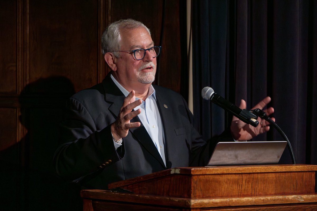 JimBreheny's tweet image. Had the great pleasure of speaking ⁦@ExplorersClub⁩ on the 125th Anniversary of ⁦@BronxZoo⁩  Really nice evening &amp;amp; a great audience. Thanks for inviting me!