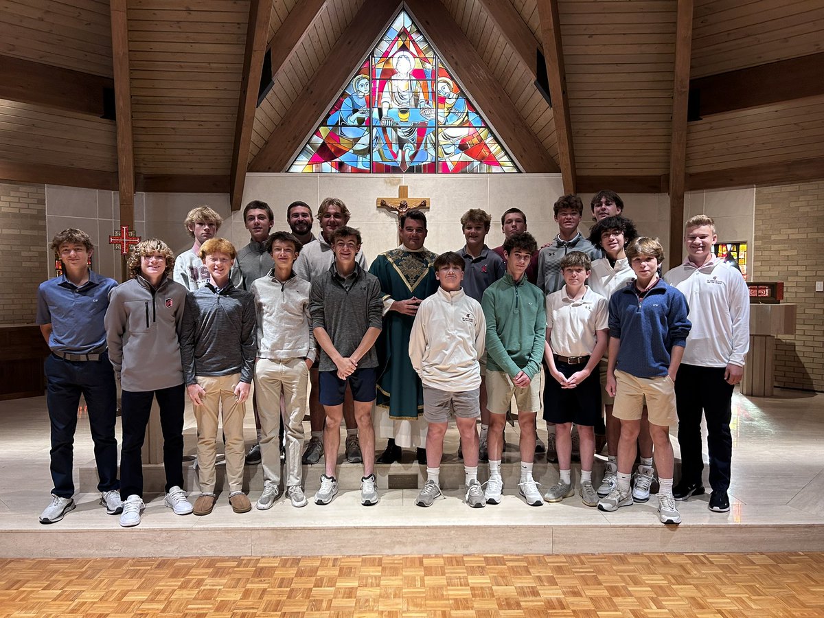 DSJMinistry's tweet photo. Today we prayed for and with the Freshmen Maroon Soccer team and last week with the Cross Country teams.

We #playandpray @DeSmetJesuitHS 

@DeSmetTrackXC @DeSmetSoccer https://t.co/hhyTUiv868