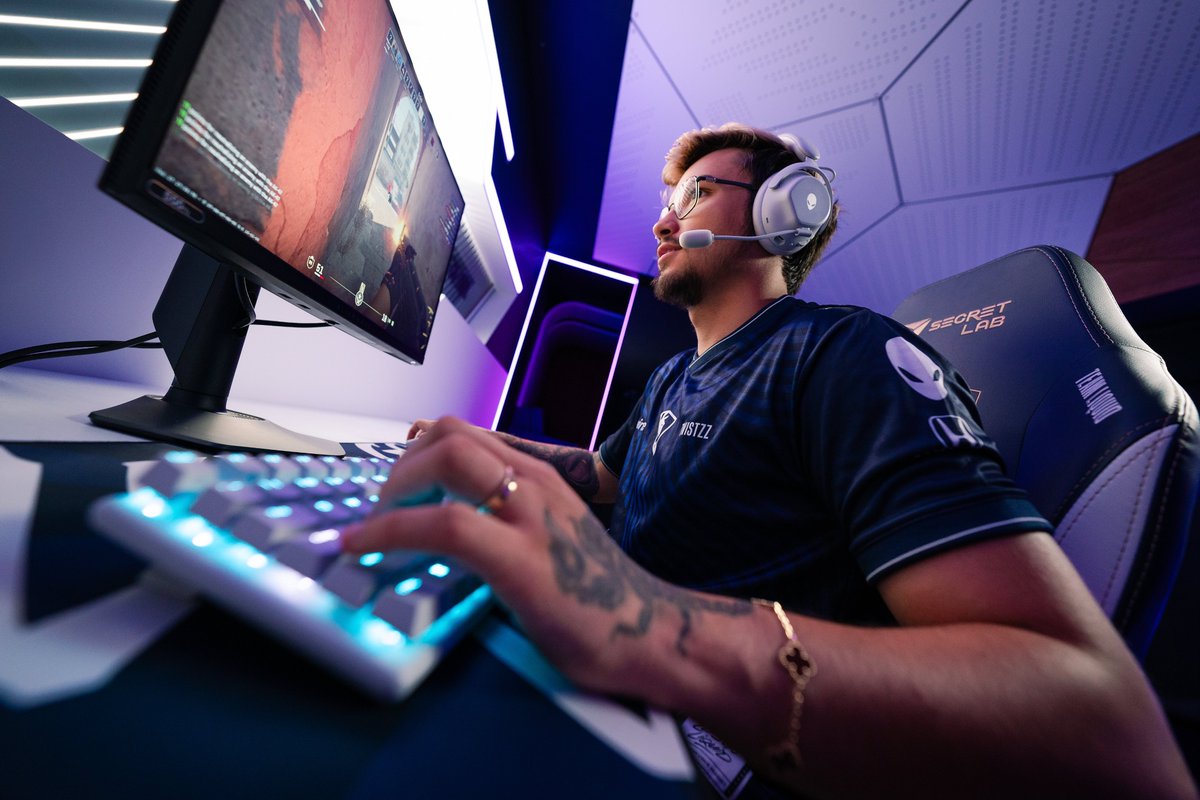 LIQUID | dom tweet media