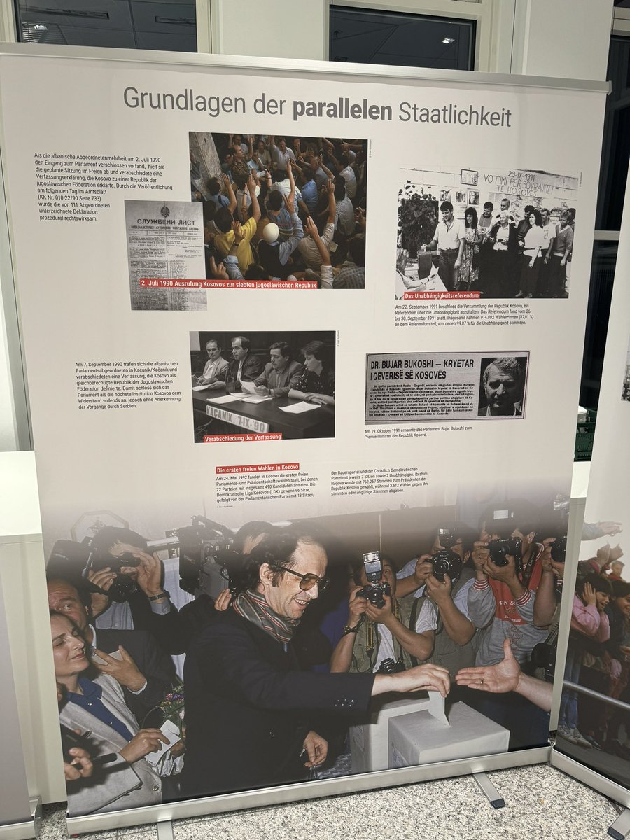 Gestern wurde die Ausstellung ‘Gewaltfreier Widerstand’ in <a href="/FESonline/">Friedrich-Ebert-Stiftung</a> eröffnet, die den friedlichen Einsatz der Gesellschaft Kosovos von 1990 bis 1998 würdigt. Diese Ausstellung, die dem gewaltfreien Widerstand gewidmet ist, kann bis zum 25. Oktober besucht werden. <a href="/KosovoinDe/">Botschaft der Republik Kosovo in Deutschland</a>