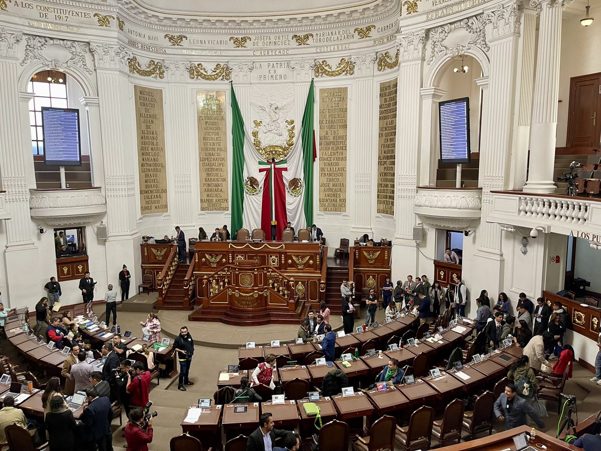 La Bancada de la Transformación, como parte del Constituyente permanente, aprobó el proyecto de decreto por el que se reforma el artículo 123 en materia de salarios. 

¡La 4T le cumple a los trabajadores mexicanos! 

#BancadaDeLaTransformación