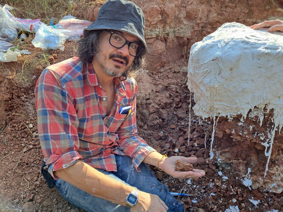 🌟✨With Hispanic and Latinx Heritage Month in full swing, we’re excited to continue spotlighting our community's incredible Hispanic and Latinx members. 👏🎓This week, we’re thrilled to hear from Professor Jeff Wilson Mantilla! 📖Read Jeff's story here: myumi.ch/Rm2eD