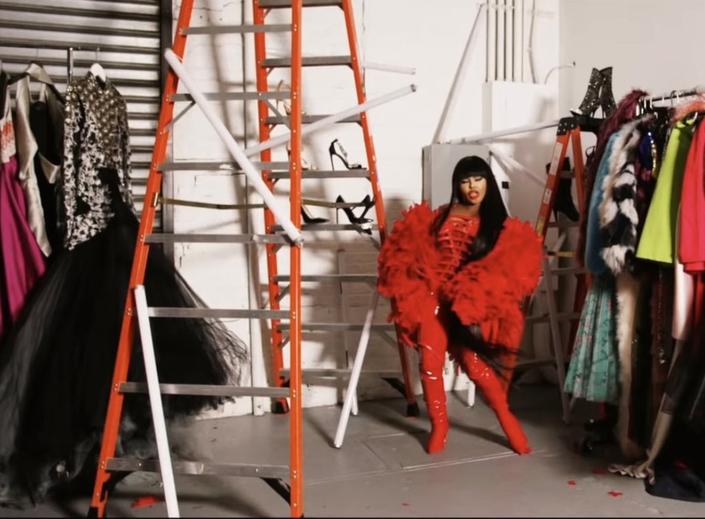 LilKimVault's tweet photo. BTS of 👑🐝's #GoAwff music video❣ https://t.co/ZYOOpjdNj3