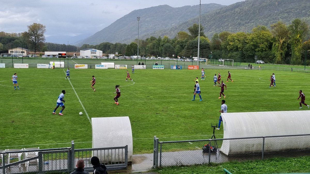 C'est fini à La Rochette. Le <a href="/GF38_Officiel/">Grenoble Foot 38</a> et le <a href="/ServetteFC/">Servette FC</a> se neutralisnt 1-1. Stevanovic, sur un penalty provoqué par Yameogo (77e), a répondu à Elphege (15e). Benet et Sylvestre sortis en cours de match.