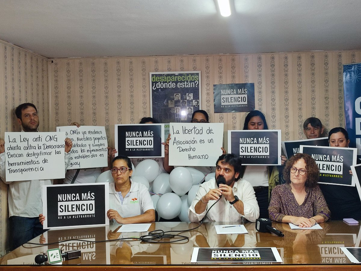 Codehupy99's tweet image. 🚨 Organizaciones de la sociedad civil exigen el veto total a la nueva ley que impone restricciones inconstitucionales, y controles excesivos a las OSC aprobada por el Senado.