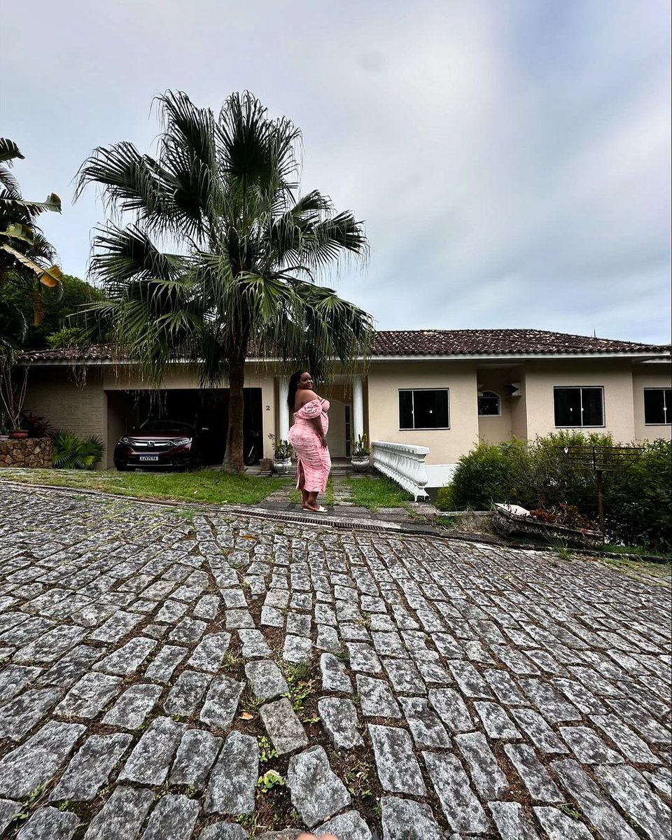 mc_caroloficial's tweet photo. Quero compartilhar com vocês, uma grande conquista na minha vida. Eu me dei uma Mansão de presente!!! A casa dos meus sonhos, do jeito que eu sempre quis! https://t.co/AEqmAY6TZ3