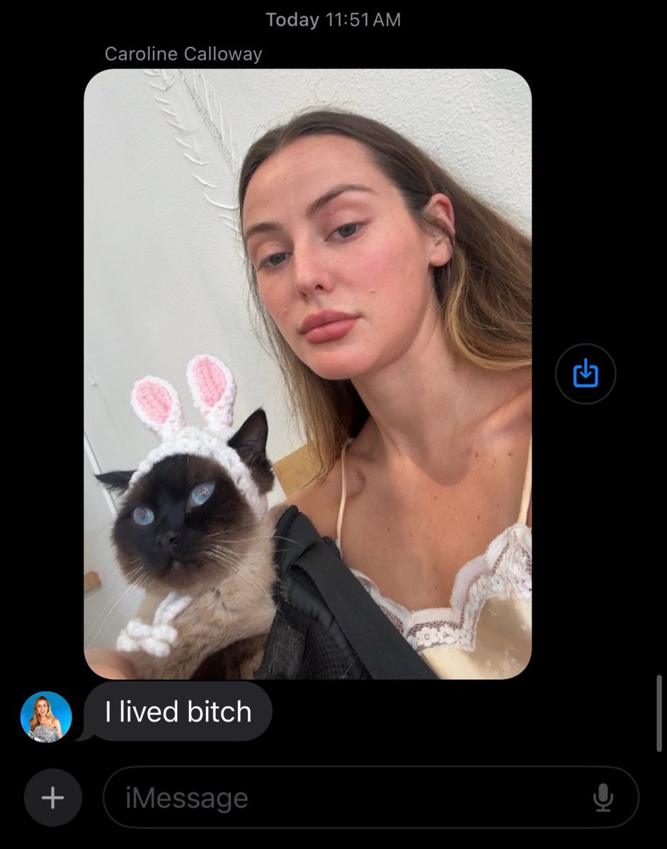 ◥◤Caroline Calloway tweet media