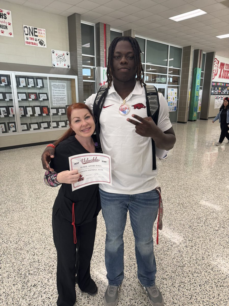 Varsity Staff Member of the Week!

Nurse Andrea Hall

#TigerTOUGH🐅 
#ba🐅 
#TTP