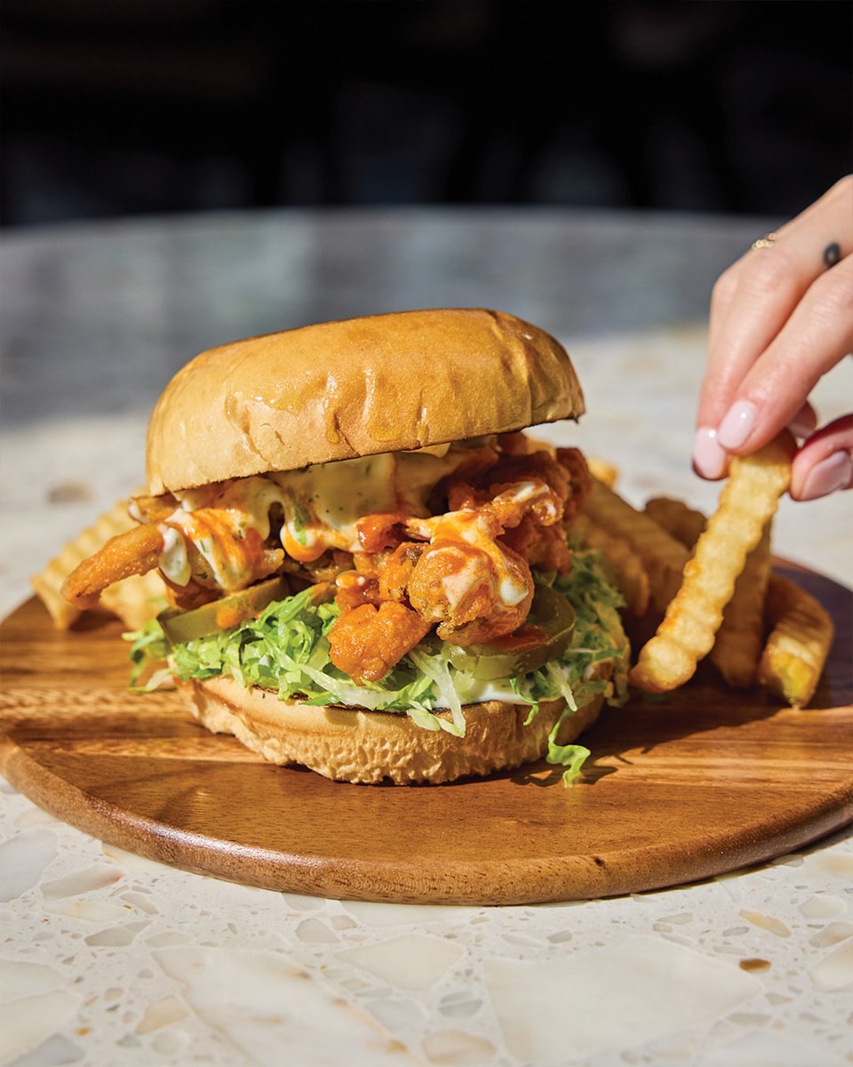 Stop by Planta for a quick plant-based lunch with your team! 🌿 

📸: Planta