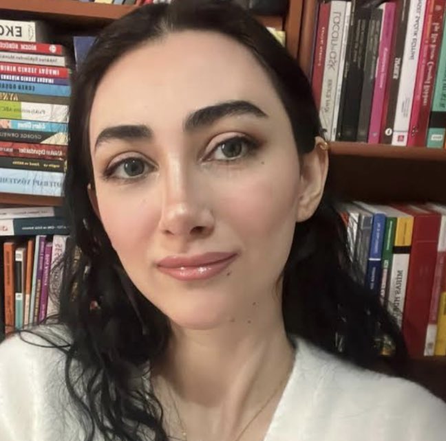 kadinlarla dolu bir odadasin 😍🥰😘💕💞💓💗💖💘💝💐🌷🌹🪷🌺🌸🌼🌻
ama onlar var 😱😰😥😟🫣😦🫢😭😭🤢🤢🤮🤮🤮☠️☠️