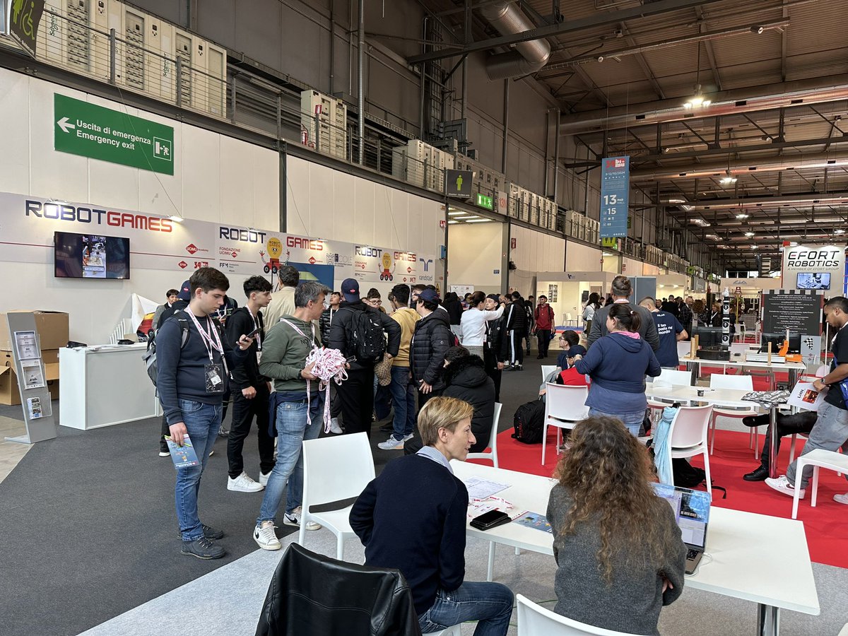 BIMU2026's tweet image. 👦🧒Anche oggi sono tantissimi gli studenti entrati a #BIMU! 

🦾 Entro sabato saranno oltre 5.000 i ragazzi che avranno visitato la biennale italiana della macchina utensile.