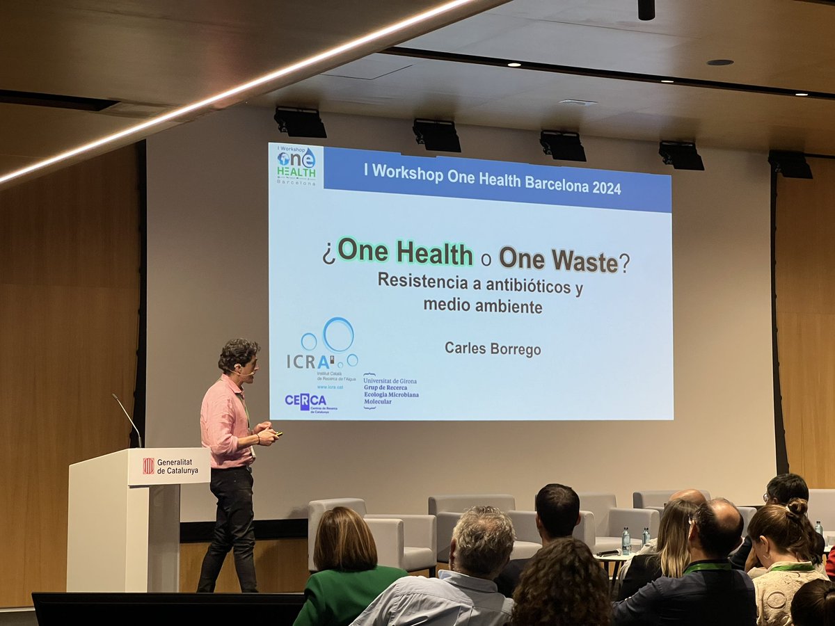 🌍🔬 Avui al I Workshop One Health Barcelona, el Dr. <a href="/CarlesBorrego/">Carles Borrego (Bo)</a> ha destacat la relació entre la resistència als antibiòtics i el medi ambient 🌱💊. Una mirada necessària per comprendre i combatre aquest repte global!

¿One Health o One Waste?

#OneHealthBCN