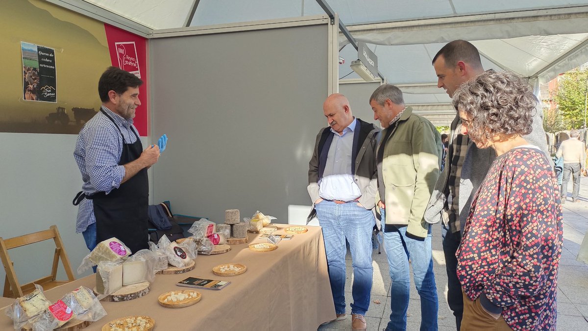 ✅️Inauguración de la 9ª Feria de Producto Local que, por primera vez, cuenta con los sellos de #VentaDirecta y un espacio informativo de #ReynoGourmet