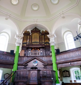 norfolkscreen's tweet image. This chapel, designed by Thomas Ivory in 1756, is a stunning filming location! With seating for 225, a beautiful gallery, and a lovely garden (included at no extra cost), it's perfect for production shoots. 🎥#FilmingLocation #NorwichFilm #ProductionShoot #HistoricVenue