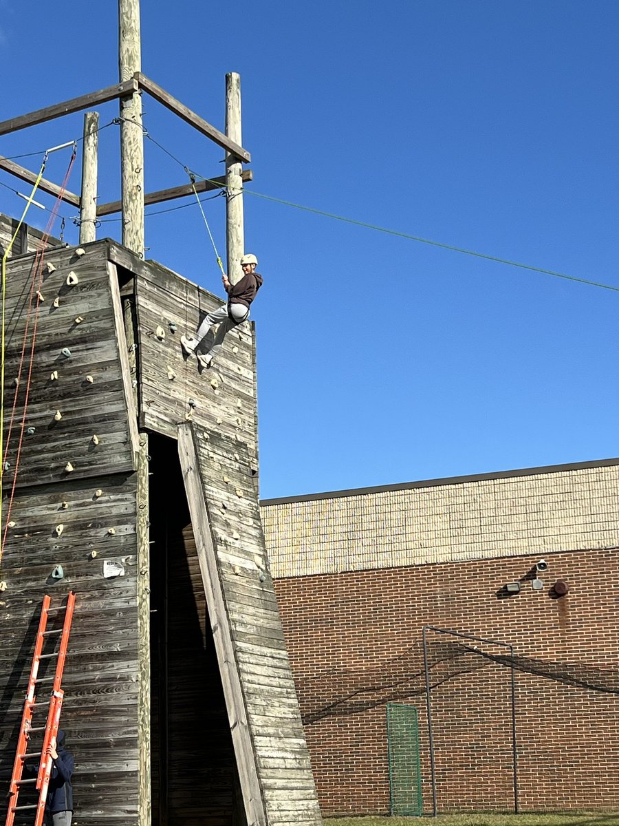 2A climbing the towers