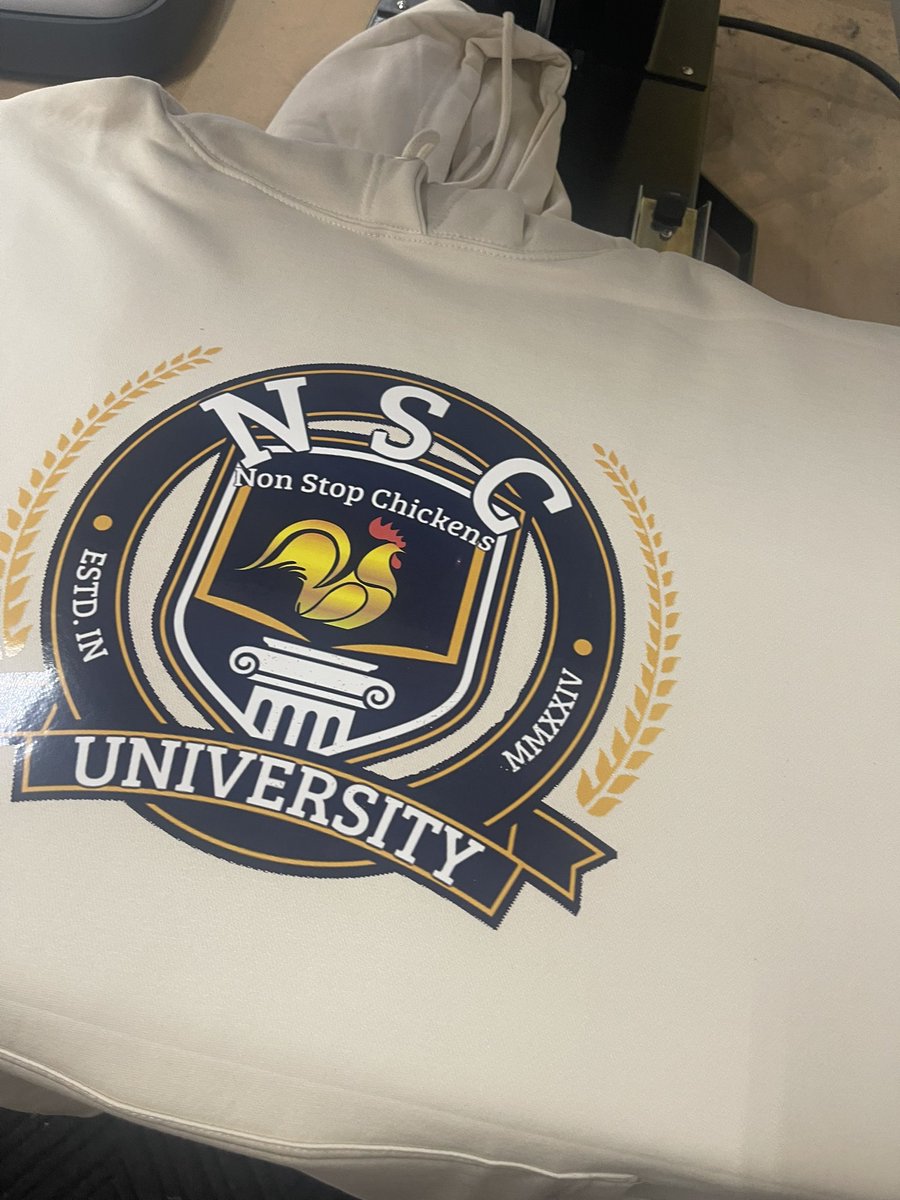 Lathreadz Couture tweet media