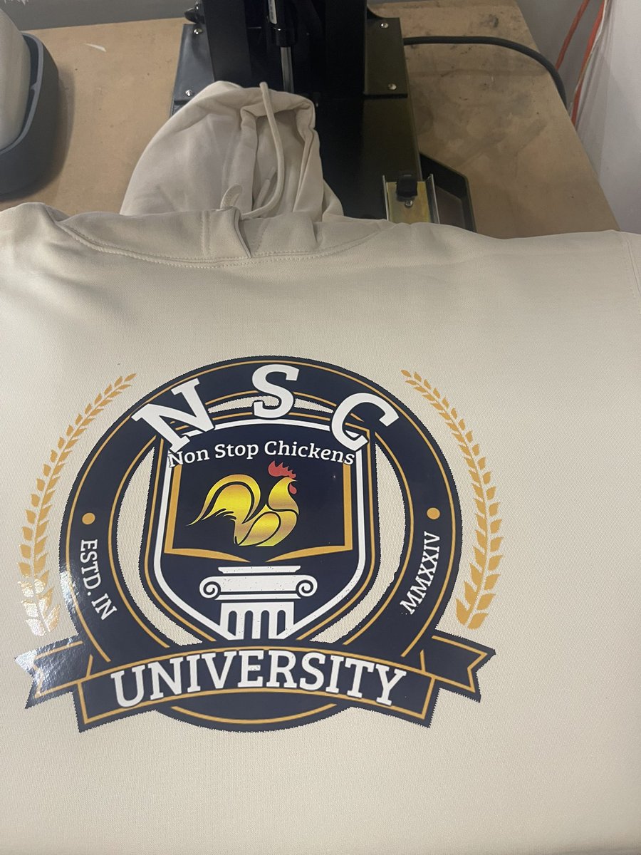 Lathreadz Couture tweet media