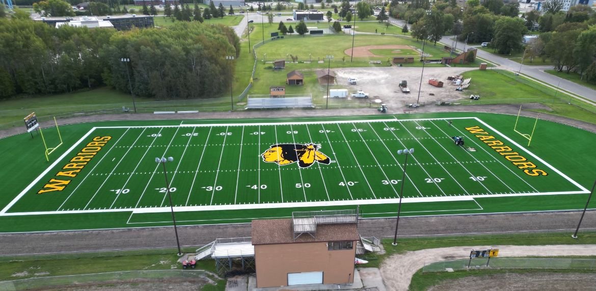 FieldTurf's tweet image. 🏈 @WarroadS football field recently got a major upgrade with a brand-new @FieldTurf #artificialturf surface! Thanks to the great work by @NationWSC, we&apos;ve provided the Warriors with a field that’s durable and ready to support elite #playerperformance.🔥 After last week&apos;s home…
