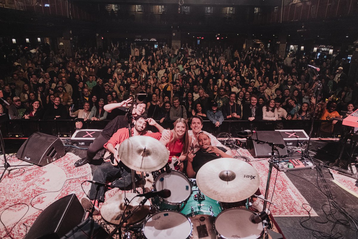 Divine Sweater (@divinesweater) on Twitter photo Thank you for one of our best shows ever Boston! Much love to <a href="/cahoneydrops/">The California Honeydrops</a> & <a href="/HOBBoston/">Citizens House of Blues Boston</a> for having us ❤️ We love you all!
Upcoming shows:
10/13 - Hingham, MA - Mad Love Music Festival
11/12 - Boston, MA - @thesinclair supporting <a href="/WeAreTheWrecks/">The Wrecks</a> (Sold Out)
📸 by @camcavagnaro Thank you for one of our best shows ever Boston! Much love to <a href="/cahoneydrops/">The California Honeydrops</a> & <a href="/HOBBoston/">Citizens House of Blues Boston</a> for having us ❤️ We love you all!
Upcoming shows:
10/13 - Hingham, MA - Mad Love Music Festival
11/12 - Boston, MA - @thesinclair supporting <a href="/WeAreTheWrecks/">The Wrecks</a> (Sold Out)
📸 by @camcavagnaro