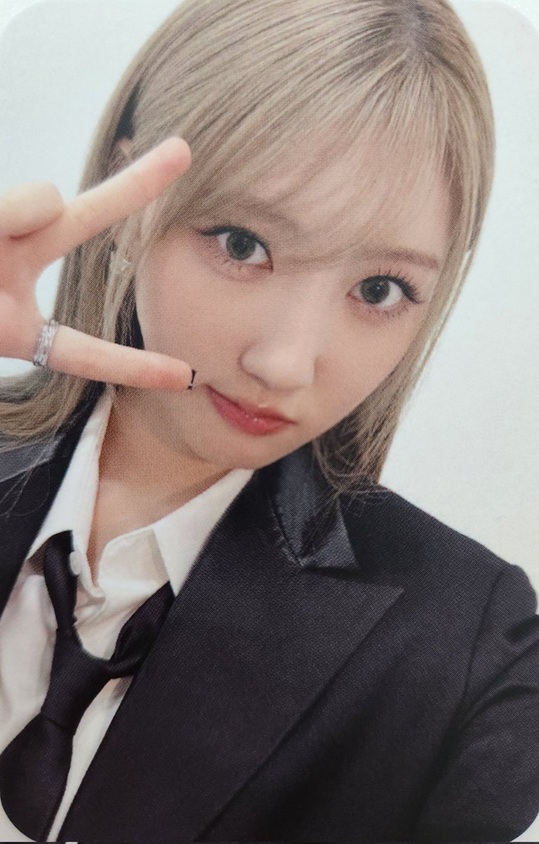 BABYMONGLOBAL's tweet photo. [📸] #RAMI &amp; #RORA ‘LIKE THAT’ PHOTOCARD SCAN

#BABYMONSTER #베이비몬스터 @YGBABYMONSTER_ https://t.co/0HytwjjvD5