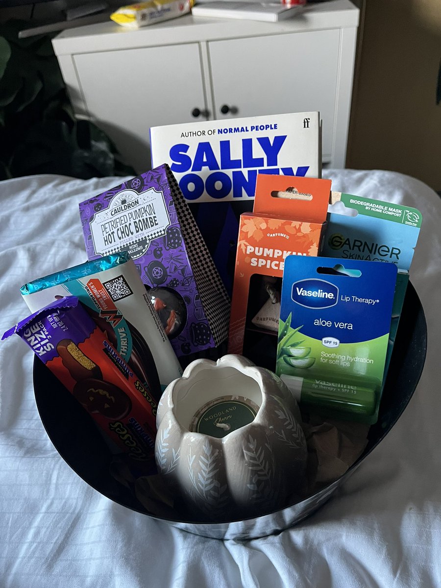 AndrewCheshJ's tweet photo. I’ve had a virus for like 3 weeks and had some busy shifts at the hospital so my boyfriend put me together a little Halloween treat basket 🥹 https://t.co/CYgdE7uRYz