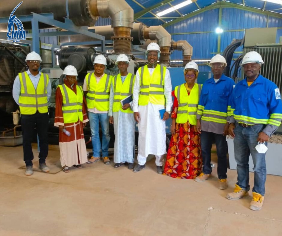 Nous avons eu l'honneur de recevoir la visite du Nouveau Directeur National de l'industrie M.KONE Gaoussou accompagné d'une forte délégation  le Vendredi 04 Octobre 2024 dans nos locaux Sise à Diago.
#CimentsEtMatériauxDuMali #CMM #Cimenterie #construction #development #Mali