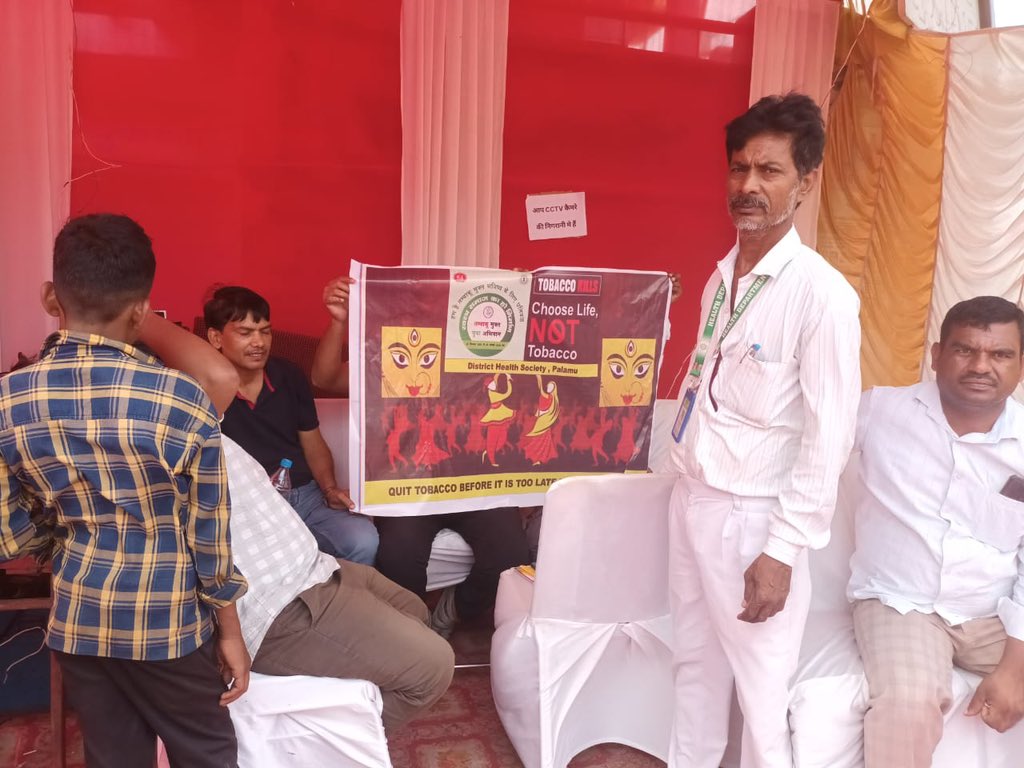 Cspalamu's tweet photo. जिला स्वास्थ्य समिति, पलामू के द्वारा सभी पूजा पंडालों को First Aid Kit उपलब्ध कराया गया तथा आवश्यक IEC प्रदर्शित किया गया. https://t.co/LUlpU2gDIq
