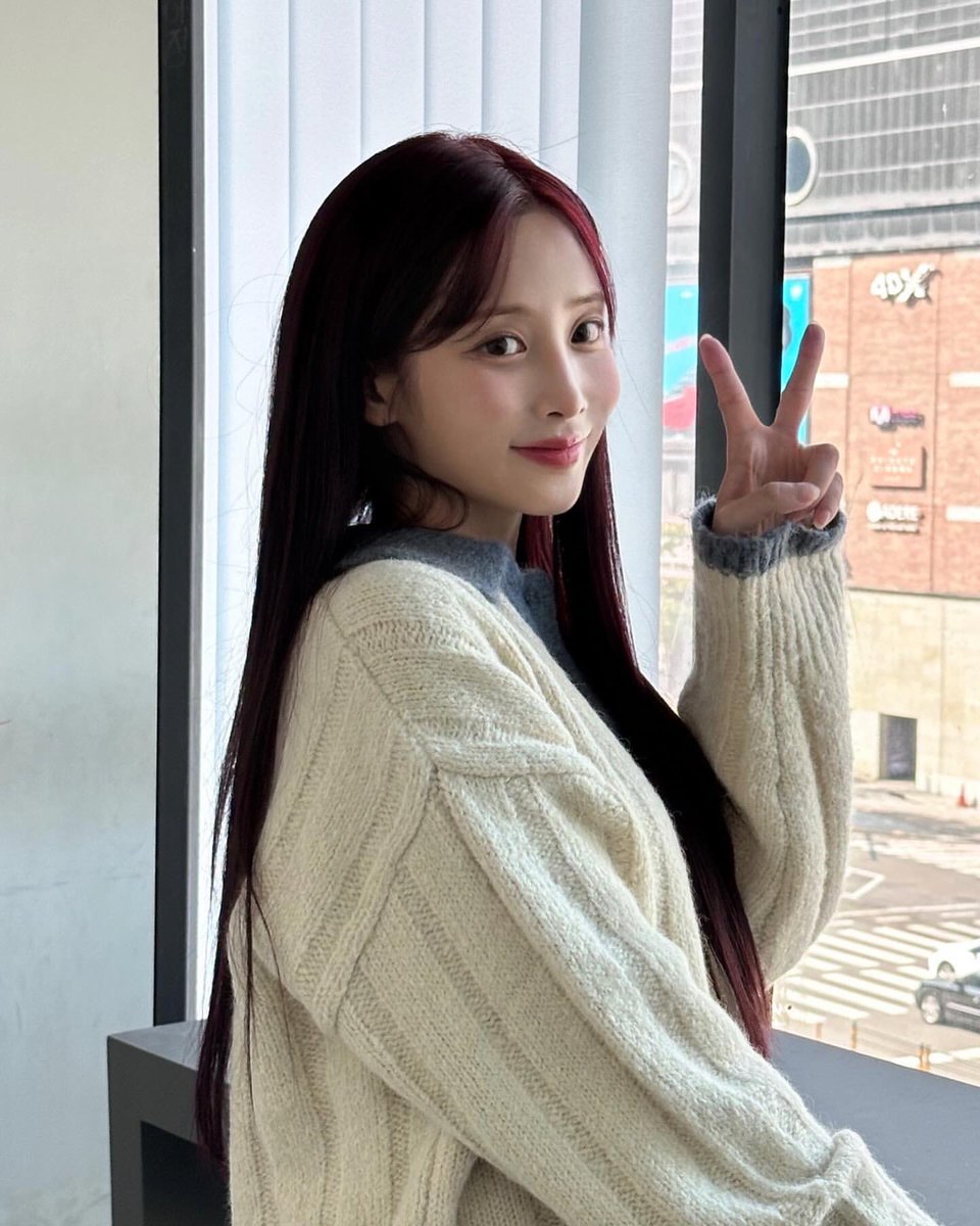 YJA_0521's tweet photo. 241011 쟤스타그램 #유지애 

🍎

https://t.co/xv8QS9cKH8 https://t.co/DoESxmA9If